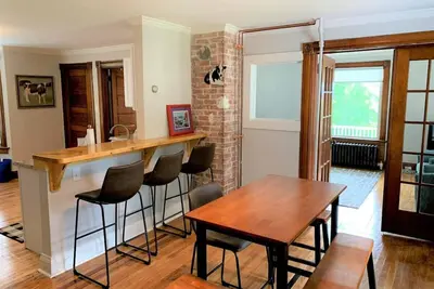 Image de Middlebury Home with Sunset views!