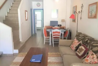 Image de A beautiful 2-bedroom south-facing townhouse five-minutes walk from the beach