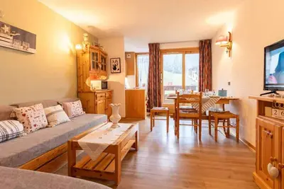 Image de À 10m des pistes de ski, 3ème étage, vue montagne, balcon, casier à ski, 32m², Valmorel