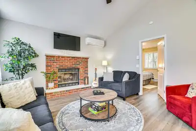 Image de Stylish Tobyhanna Home w/ Fire Pit + Lake Access!