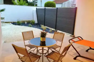 Image de Appartement lumineux avec cour ensoleillée, havre de paix dans un hameau typique