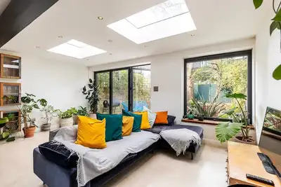 Image de Spacious and Charming Brixton Home