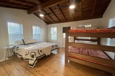 Image de That Dam Cabin - Outdoor Living - Hot Tub, 65” Tv, & Blackstone Griddle!
