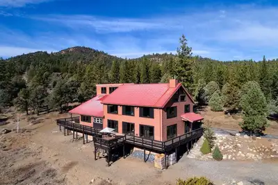 Image de The Hawk'S Nest Retreat - A Stunning Family and Corporate Retreat