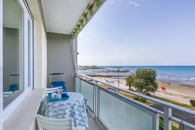 Image de Joli appartement pour 6 personnes avec climatisation, Wifi, Tv, balcon et parking