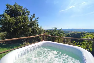 Image de Maison de vacances privée avec bain à remous, Wifi, Tv, terrasse, vue panoramique, parking