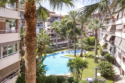 Image de Bel appartement pour 4 personnes avec Wifi, piscine, climatisation, Tv et terrasse