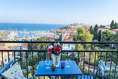 Agréable appartement pour 7 personnes avec Wifi, balcon et parking