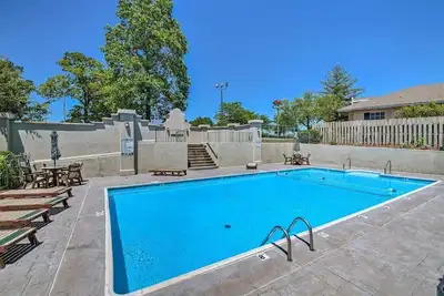 Image de Branson Condo w/ Pool - Walk to The Strip!