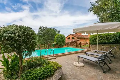 Image de Appartement dans une maison de vacances avec climatisation, piscine, Wifi, Tv, patio, parking