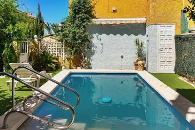 Image de Magnifique maison de vacances pour 4 personnes avec climatisation, piscine, Tv et terrasse
