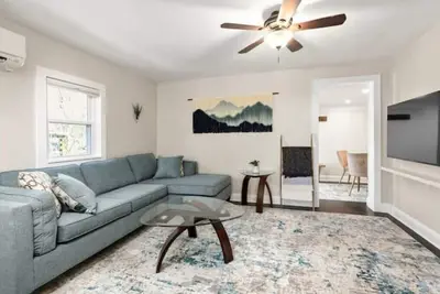 Image de Peaceful Private Lane, Minutes to Airport, Modern & Cozy