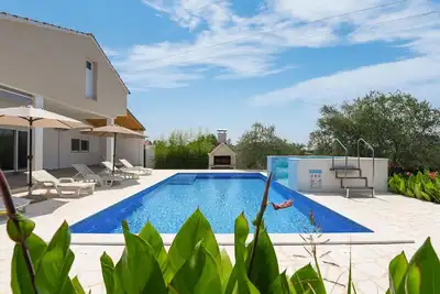 Image de Maison de vacances privée avec climatisation, piscine privée, Wifi, Tv, terrasse, animaux admis