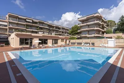 Image de Agréable appartement pour 4 personnes avec Wifi, piscine, climatisation et patio
