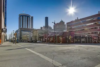 Image de 2bd-1bth Downtown Luxury Near Lake Michigan