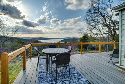 Image de Henderson Cabin w/ Deck & Scenic Lake Views!