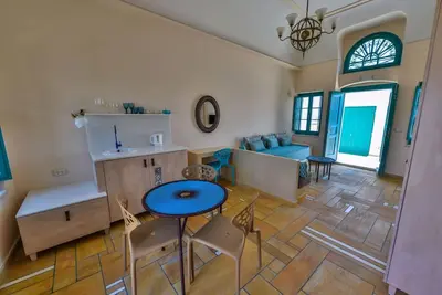 Image de Magnificent Santorini Villa | 3 Bedrooms | Villa Royal | Beautiful Caldera View with 2 Outdoor Hot Tubs | Oia