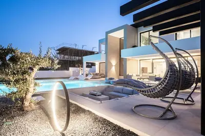 Image de Maison de vacances privée avec piscine privée, bain à remous, climatisation, Wifi, Tv, patio