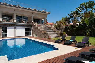 Image de Bel appartement dans une maison de vacances avec piscine privée, Wifi, Tv, patio et parking