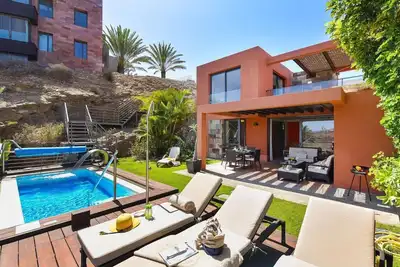 Image de Belle maison de vacances privée avec climatisation, piscine privée, Wifi, Tv, patio, parking