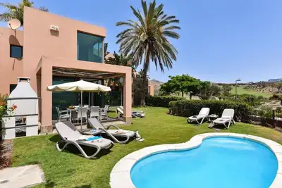 Image de Maison de vacances privée avec piscine privée, climatisation, Wifi, Tv, patio, vue panoramique