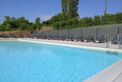 Image de Appartement dans une maison de vacances avec piscine, internet, Tv, terrasse, animaux admis, parking