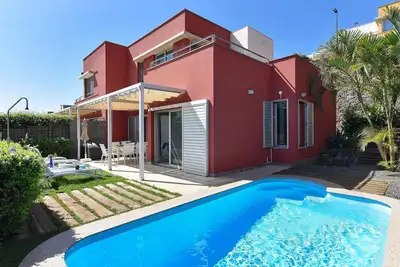 Image de Belle maison de vacances privée avec climatisation, Wifi, piscine privée, Tv, patio, parking