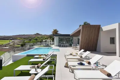 Image de Appartement dans une maison de vacances avec piscine privée, climatisation, Wifi, Tv, terrasse