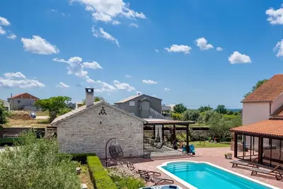 Image de Maison de vacances privée avec piscine privée, climatisation, bain à remous, Wifi, Tv, patio