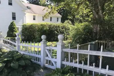 Image de Center of Castine, walking dist. to all amenities. 2 story 2, 000 sq. Ft.