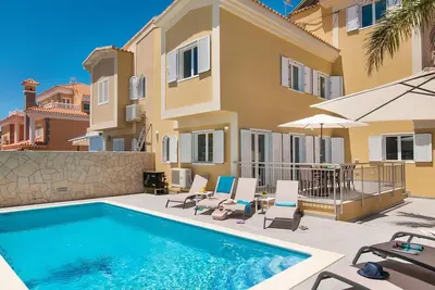 Maison de vacances privée avec Wifi, piscine privée, climatisation, Tv, terrasse, parking