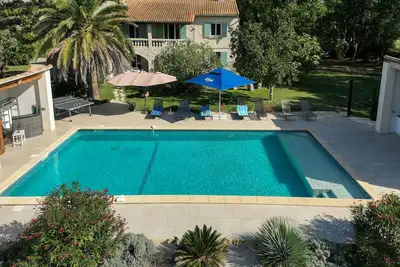 Belle maison de vacances privée avec piscine privée, climatisation, Wifi, Tv, patio, parking
