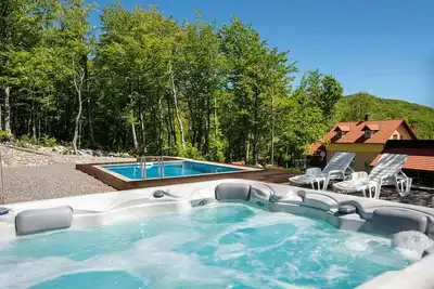 Image de Maison de vacances privée avec Wifi, climatisation, piscine privée, bain à remous, Tv, terrasse