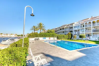 Image de Confortable appartement pour 4 personnes avec Wifi, piscine, Tv, terrasse et animaux admis