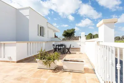 Image de Joli appartement dans une maison de vacances avec climatisation, Tv, patio et parking