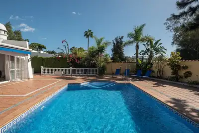 Image de Belle maison de vacances privée avec piscine privée, Wifi, climatisation, Tv, terrasse et parking