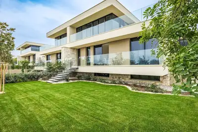 Image de Merveilleuse maison de vacances avec piscine, climatisation, bain à remous, Wifi, Tv et terrasse