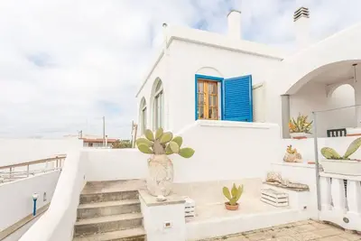 Image de Joli appartement dans une maison de vacances avec climatisation, patio, animaux admis, parking