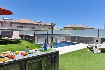 Maison de vacances privée avec piscine privée, climatisation, Wifi, Tv, animaux admis, parking