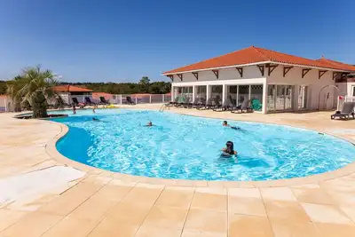 Image de Appartement avec piscine, internet, Tv, terrasse, animaux admis, vue panoramique, parking