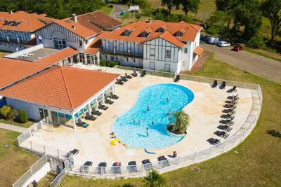 Image de Bel appartement avec piscine, internet, Tv, terrasse, animaux admis, vue panoramique et parking