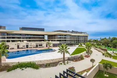 Image de Belle maison de vacances avec piscine, climatisation, Wifi, bain à remous, Tv et terrasse