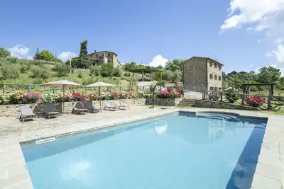 Belle maison de vacances privée avec Wifi, piscine privée, Tv, patio et parking