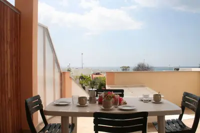 Image de Joli appartement pour 4 personnes avec climatisation, patio, animaux admis et parking