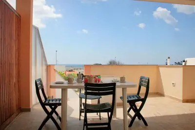 Image de Confortable appartement pour 4 personnes avec climatisation, patio, animaux admis et parking