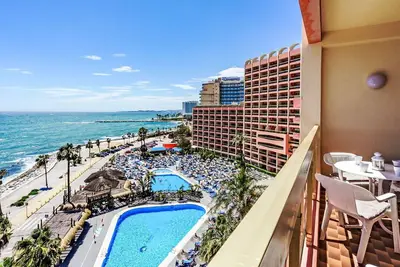 Image de Bel appartement avec Wifi, bain à remous, climatisation, piscine, Tv et terrasse