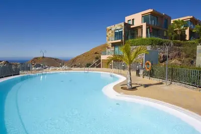 Maison de vacances privée avec climatisation, Wifi, piscine, Tv, patio, animaux admis, parking
