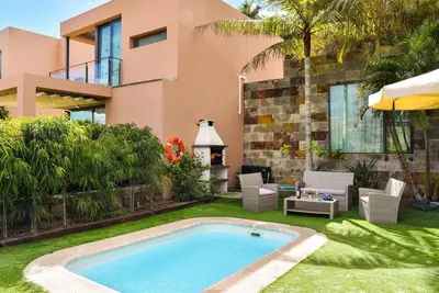 Image de Maison de vacances privée avec Wifi, climatisation, piscine privée, Tv, patio, vue panoramique