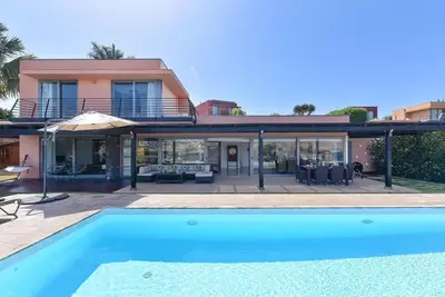 Image de Belle maison de vacances privée avec piscine privée, climatisation, Wifi, Tv, animaux admis