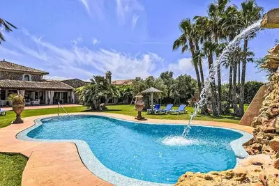 Image de Maison de vacances privée avec piscine privée, climatisation, Wifi, Tv, patio, vue panoramique